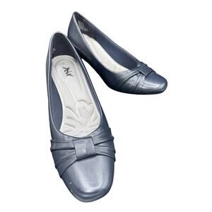 Aix Flex Pumps With 2” Heel Black SZ 10M Bow On Toes Cushion Insole Shoes